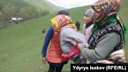Qırğızıstan. Torpaq sürüşməsi baş verən Aiu kəndi 29 april, 2017
