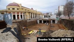 Kragujevačka Gradska tržnica, izgrađena 1929. godine, pripada Miloševom vencu u kome se nalaze najznačajnije građevine izgrađene u vreme kada je Kragujevac bio prva prestonica moderne srpske države. ( Foto: Radovi na rekonstrukciji, 29 decembar 2020.)