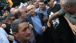 Armenia - Samvel Babayan, a retired army general, is greeted by supporters in Yerevan after being released from prison, 15 June 2018.