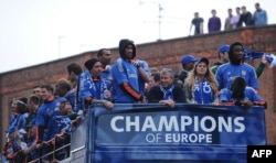 Абрамович и фанаты "Челси", 2012 год