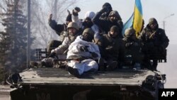 Українські військовослужбовці після відступу з Дебальцева. 18 лютого 2015 року