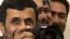 Прездент Ирана Махмуд Ахмадинежад с фотокамерой в руках после встречи глав МИД в Тегеране, 17 мая 2010 года