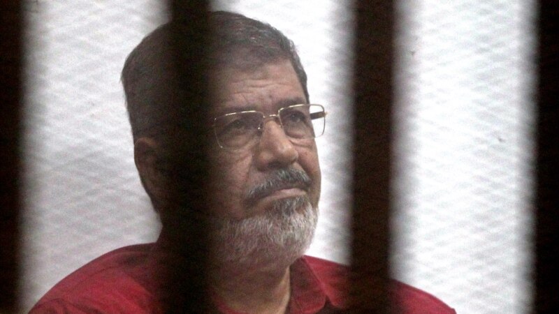 Поранешниот египетски претседател Морси почина во судница 