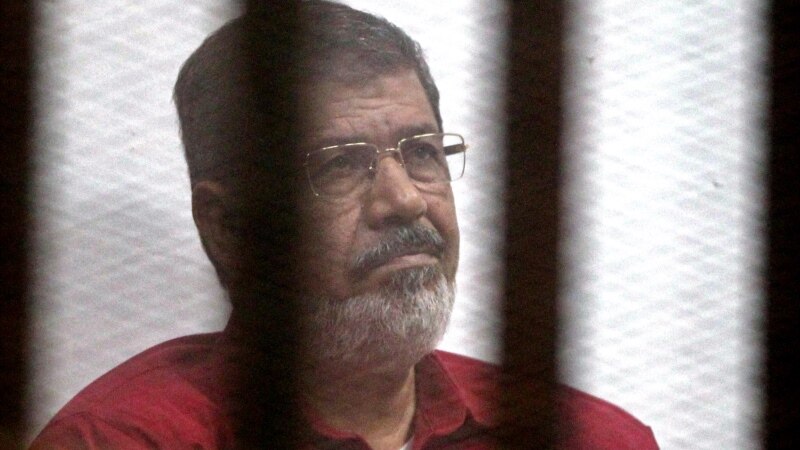 Египеттин мурдагы президенти Мухаммад Мурси сот залында көз жумду