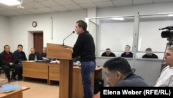 "Охотзоопром" инспекторы Ерлан Нұрғалиевтің өліміне қатысты істе куәгерлер жауап беріп жатыр. Қарағанды, 27 қараша 2019 жыл