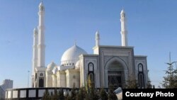 The Khazrat Sultan Mosque in central Astana can hold up to 5,000 worshipers.