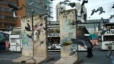 Rămășițe ale zidului Berlinului, în Potsdamer Platz