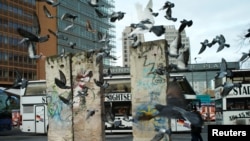 Залишки муру на Потстдамській площі у Берліні, листопад 2019 року