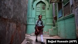 په ډيلي، ګجرات، کیرالا او اوترا پردیش کې ډېرو ویلي چې د ښونځیو د پرانیستو پرېکړه لا وختي ده.