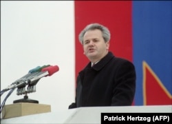 Слободан Мілошевич – ключова фігура конфліктів, що настали після розпаду Югославії на початку 1990-х років, обвинувачений Міжнародним трибуналом з колишньої Югославії, помер у тюремній камері в Гаазі 11 березня 2006 року