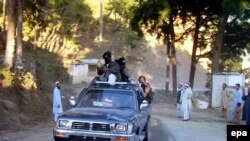 Pakistani Taliban in the northwestern Buner district (file photo).