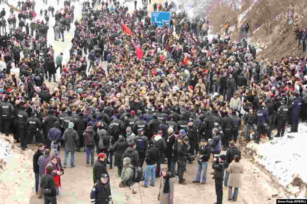 Косово - Протести на движењето Самоопределување.