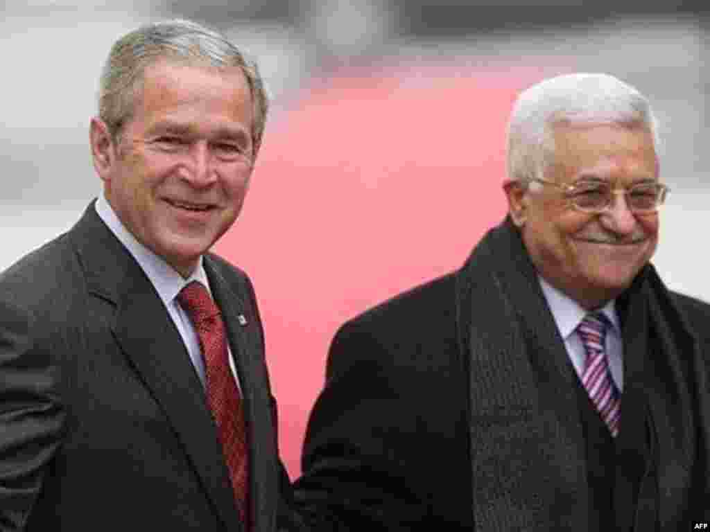 Палестинский лидер Махмуд Аббас встречает Джорджа Буша в Рамалле. Палестина, 10 января 2008.