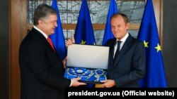 Президент України Петро Порошенко (ліворуч) і президент Європейської ради Дональд Туск. Брюссель, 13 травня 2019 року 