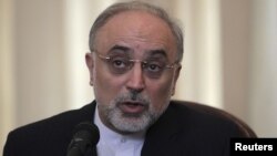 وزیر خارجه ایران می‌گوید: «شاید بهتر از اسپانیا و یونان می‌توانیم روی صبر و تحمل مردم ایران حساب کنیم.»