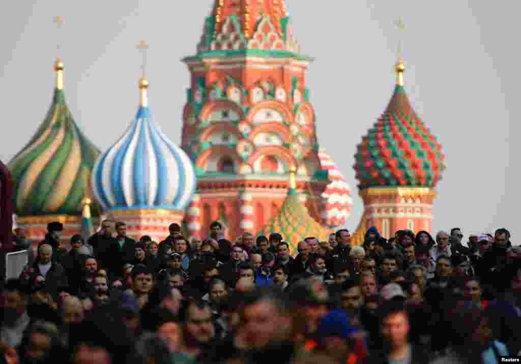 People gather for a memorial in Moscow to pay tribute to the victims of the St. Petersburg subway bombing on April 3 that killed 14 people. Opposition groups have accused the authorities of organizing the rallies and paying people to attend in order to distract from the national wave of anticorruption rallies held last month. (Reuters/Maxim Shemetov)