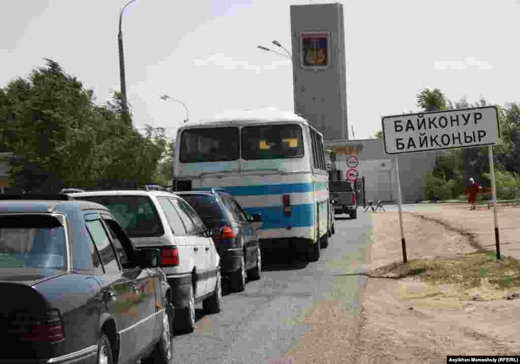 A checkpoint at the entrance to Baikonur. The line of cars is sometimes several kilometers long. 