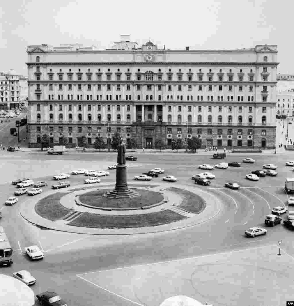 This picture from 1964 shows the KGB building (aka Lubyanka) in Moscow, with the monument to Soviet KGB founder Feliks Dzerzhinsky standing in front. (AFP PHOTO TASS)