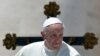 Папа Францішак адмовіўся езьдзіць на дарагіх машынах