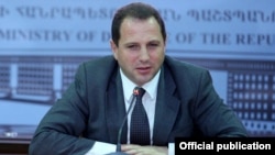 Armenia - First Deputy Defense Minister Davit Tonoyan is pictured at a meeting in Yerevan, 1Oct2015.