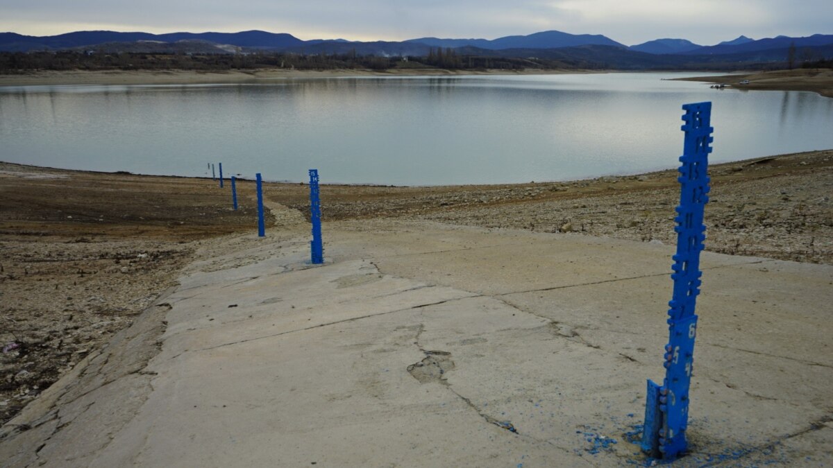 Вода крыма водохранилище. Водоснабжение Крыма пресной водой. Водохранилища с пресной водой. Вода водохранилища Крыма. Пресные водохранилища Крыма.