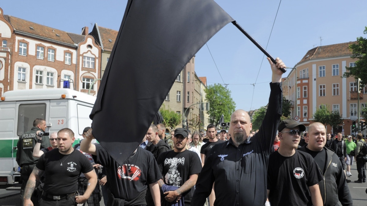 Европе грозит. Un Combat Glorification of Nazism.