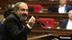 Ermenistanyň premýer-ministriniň wezipesini ýerine ýetiriji Nikol Paşiniýan.