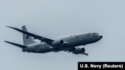 Një avion amerikan A P-8A Poseidon duke fluturuar mbi Oqeanin Paqësor, 29 gusht 2017.