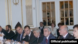 Serzh Sarkisian, President of Armenia, meets representatives of the Armenian Diaspora in New York, 03Oct, 2009