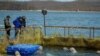 Приморье: косаток из "китовой тюрьмы" вывозят компании-отловщики