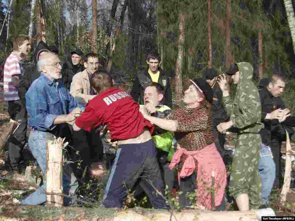 Ecological activists trying to stop the felling of trees in the Khimki Forest clash on May 5 with security agents hired by the highway companies. 