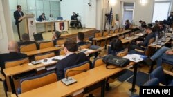 Zastupnici "Četvorke" u Skupštini Kantona Sarajevo su 9. oktobra predali zahtjev za sazivanje sjednice o nepovjerenju aktuelnoj vladi