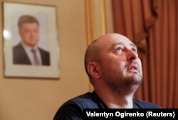 Russian dissident journalist Arkady Babchenko, whose name was not on the alleged "Russian hit list," speaks to the media on May 31 following his faked death, as a portrait of President Petro Poroshenko hangs on the wall behind him.