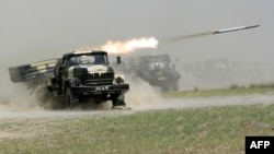 Стрельба систем залпового огня Вооруженных сил РФ во время военных учений стран-участниц ШОС, Худжант, 10 июня 2012 года.