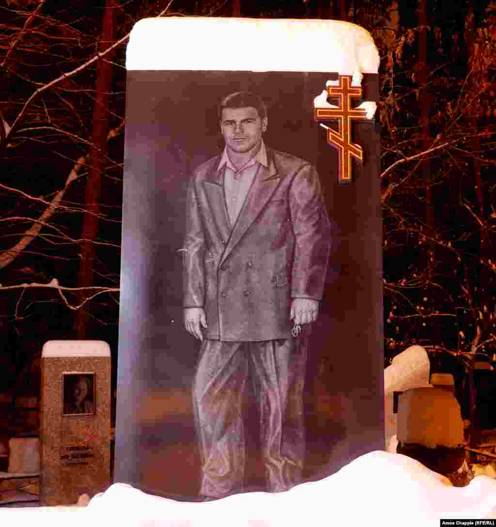 At the other end of town, the gravestone of Mikhail Kuchin, reputed former leader of the Central Mafia gang, with Mercedes keys in hand.&nbsp;