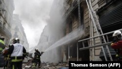 Vatrogasci gase požar nakon eksplozije u Parizu