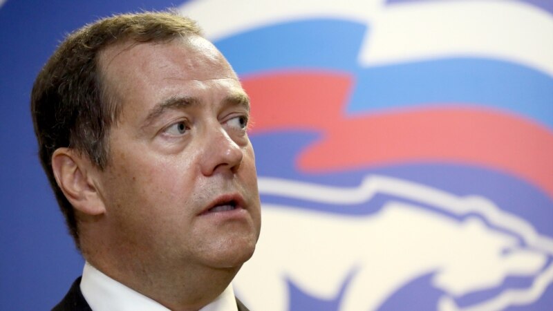 Аксенову и Развожаеву выдали партийные билеты «Единой России»