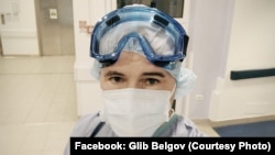Український медик Гліб Бітюков допомагає італійцям боротися з хворобою, Пезаро, Італія, 9 квітня 2020 року