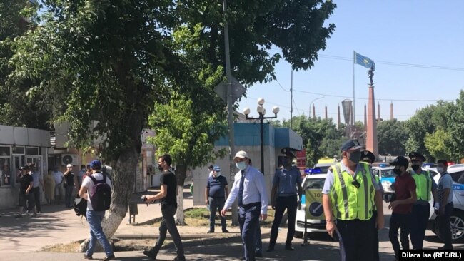 Полиция на месте намеченного митинга в Шымкенте.