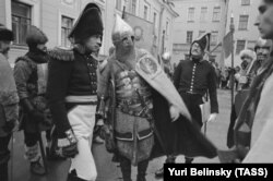 Рождественский парад в Санкт-Петербуге. Это было в январе 1993 года.