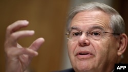  Robert Menendez.