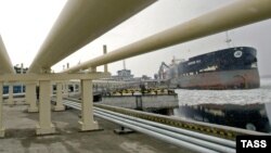 Conducte de petrol la terminalul din portul rusesc Primorsk. Fotografie de arhivă. 