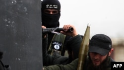 Pjesëtarë të grupit militant Al-Nusra në Aleppo të Sirisë, foto arkivi