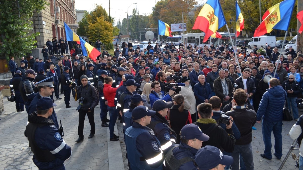 Moldovans Protest Mayor's Detention