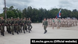 Российские спасатели репетируют парад в Крыму, 15 июня 2020 года