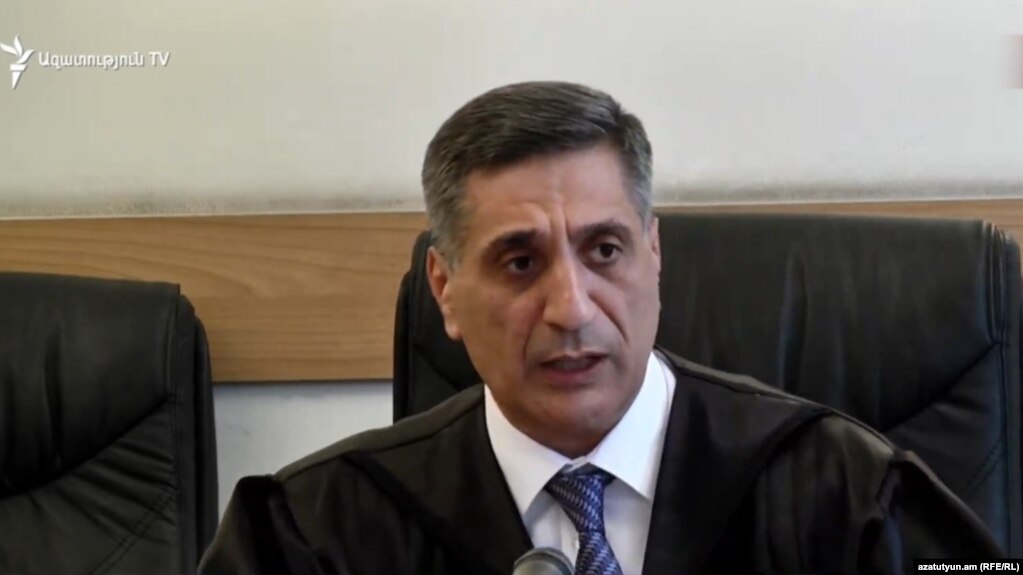 F5B61732-08A3-44BF-9CF7-7E793EB02ECC_w10