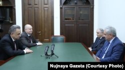 Президент Абхазии Рауль Хаджимба и премьер-министр Валерий Бганба на встрече с заместителем председателя правительства РФ Виталием Мутко 