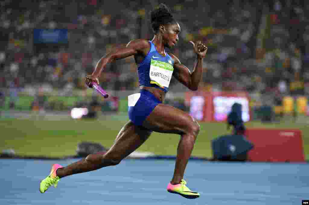 Tianna Bartoletta of the United States on her way to clinching victory in the women&#39;s 4 x 100-meter relay race.