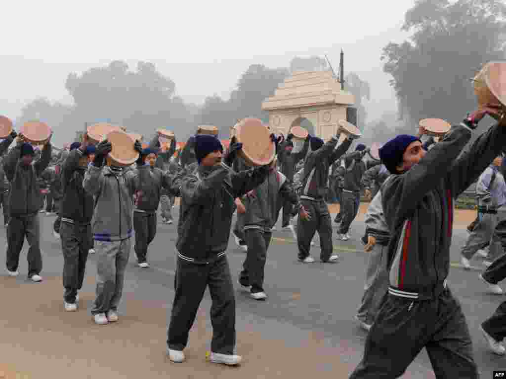 Індыя. Рэпэтыцыя танцу напярэдадні маючага адбыцца парада з нагоды Дня Рэспублікі ў Дэлі 7 студзеня. 