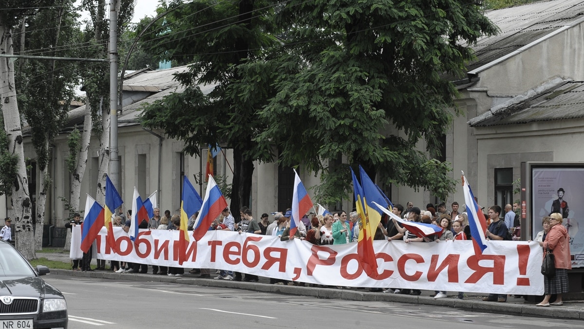 Раскол в молдавском обществе вокруг Указа о Дне советской оккупации  обсуждаем с исполнительным секретарем партии коммунистов Республики Молдова  Юрием Мунтяном и бывшим послом Молдавии в России Анатолием Цараном